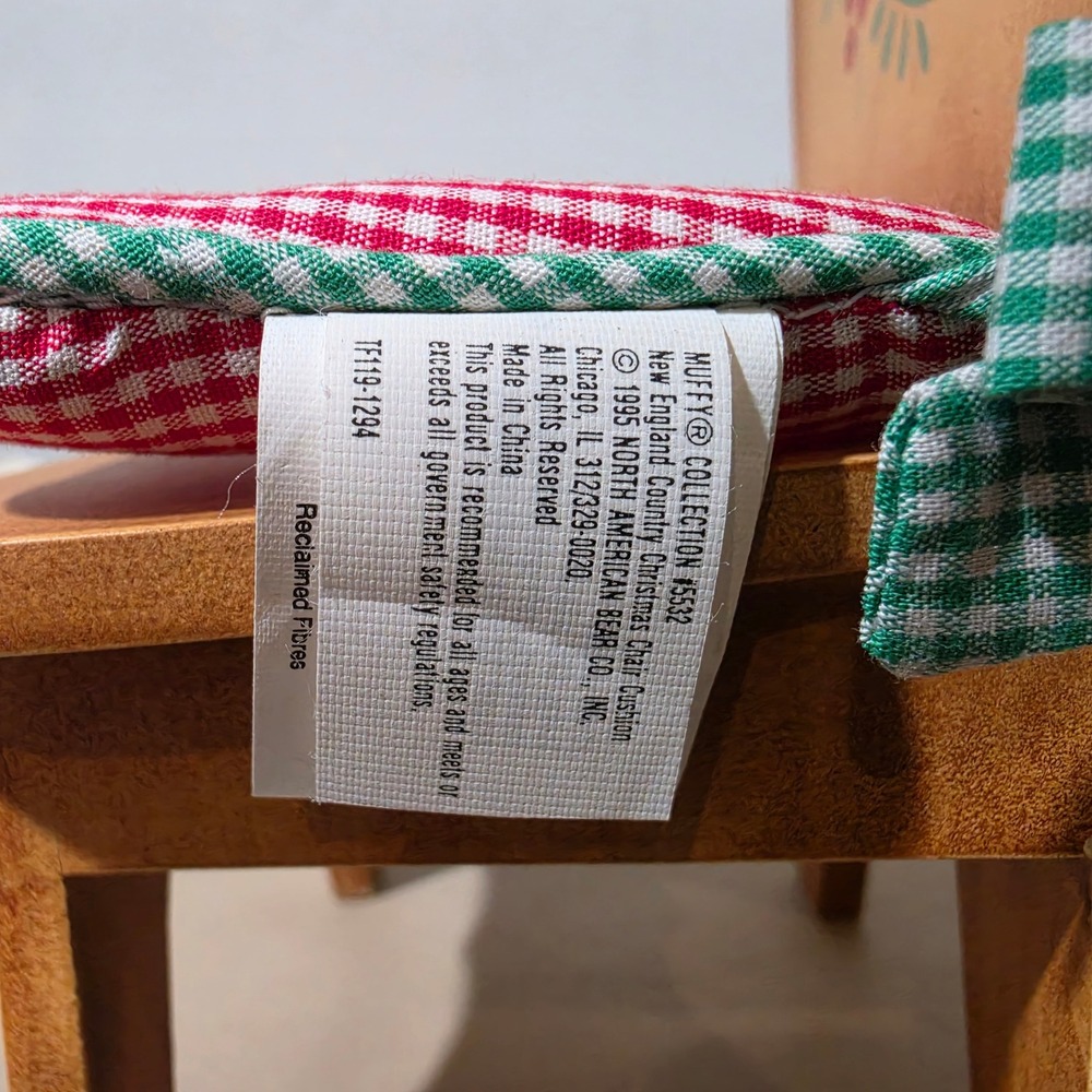 North American Bear Co Muffy VanderBear Wooden Chair Berry Wreath Cushion 1995 - Picture 6 of 12